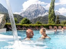 Venkovní bazén v Engadin Bad Scuol